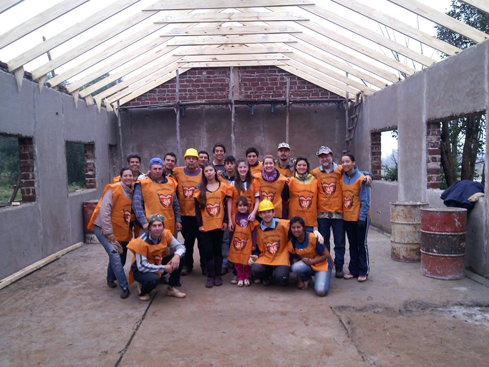 Grupo JAM en el templo en construcción